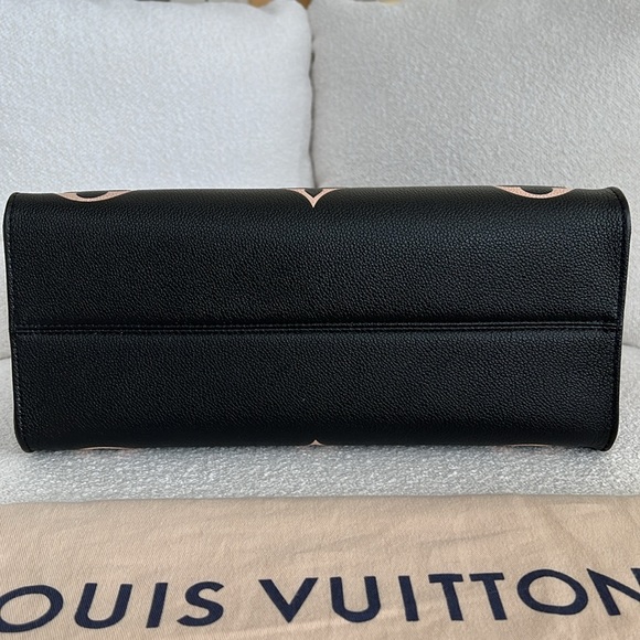 NEW Louis Vuitton OnTheGo MM - Picture 4 of 11
